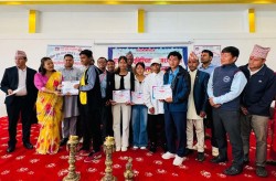 हलेसी तुवाचुङमा नगरमा उत्कृष्ट हुने विद्यार्थी तथा विद्यालयलाई नगद पुरस्कार